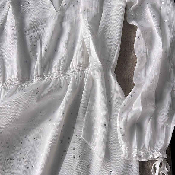 NWOT! Avec Les Filles Long Sleeve Metallic Splatter Tie Crinkle Mini Dress White - Picture 5 of 5